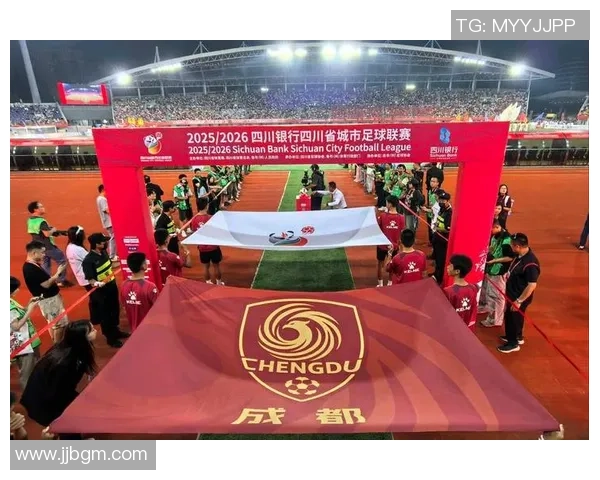 成都足球队的节奏揭秘:激情与梦想交织的绿茵传奇 成都足球队的节奏揭秘:激情与梦想交织的绿茵传奇