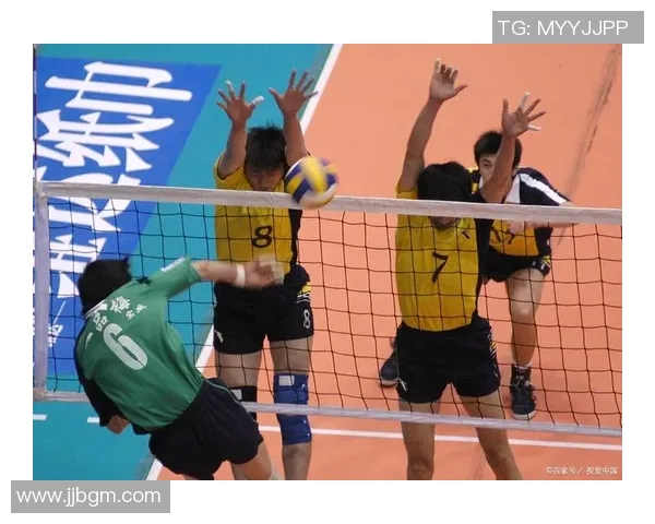 武汉排球队的团队协作之道:排球巨献背后的默契与拼搏精神 武汉排球队的团队协作之道:排球巨献背后的默契与拼搏精神